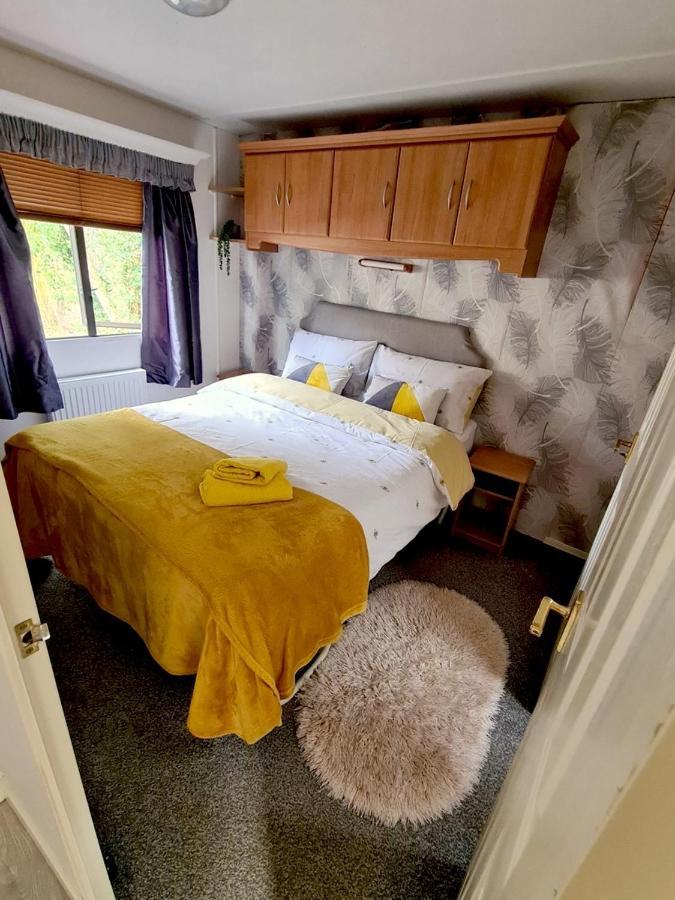 Unique Caravan With Outdoor Space Ballantrae Bagian luar foto