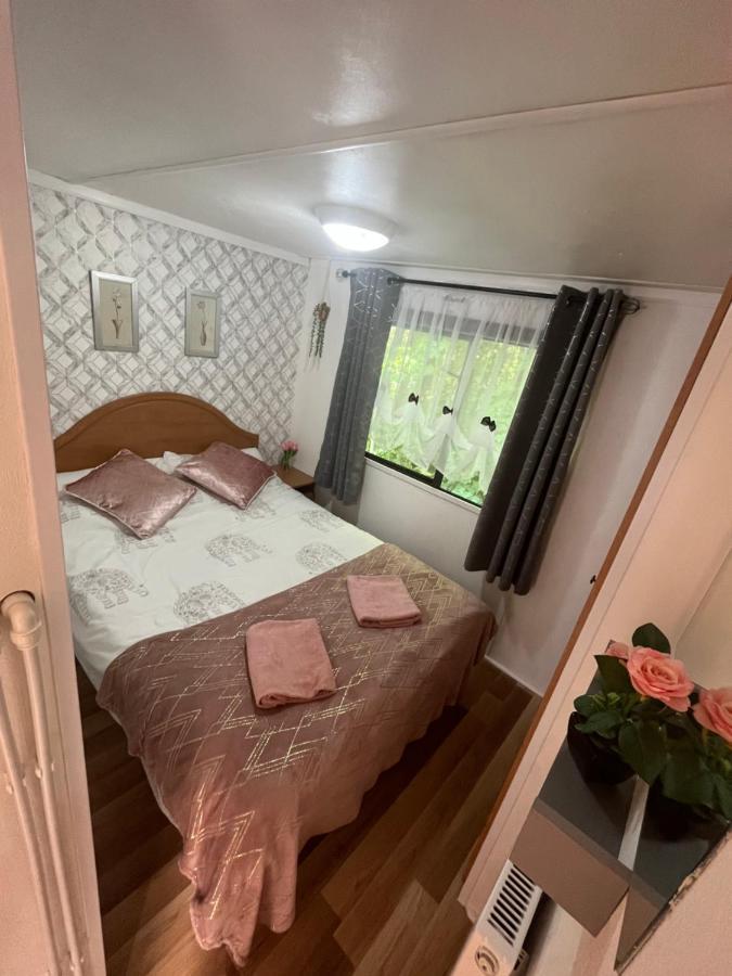 Unique Caravan With Outdoor Space Ballantrae Bagian luar foto